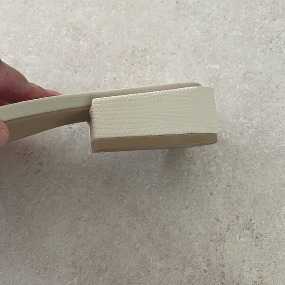 Dolce Vita Hazil Sandals - Picture 7 of 8